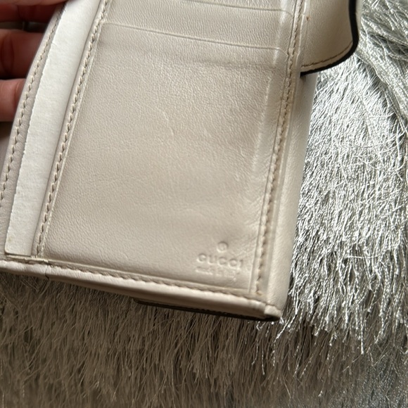Gucci Beige Monogram Wallet - Picture 9 of 12
